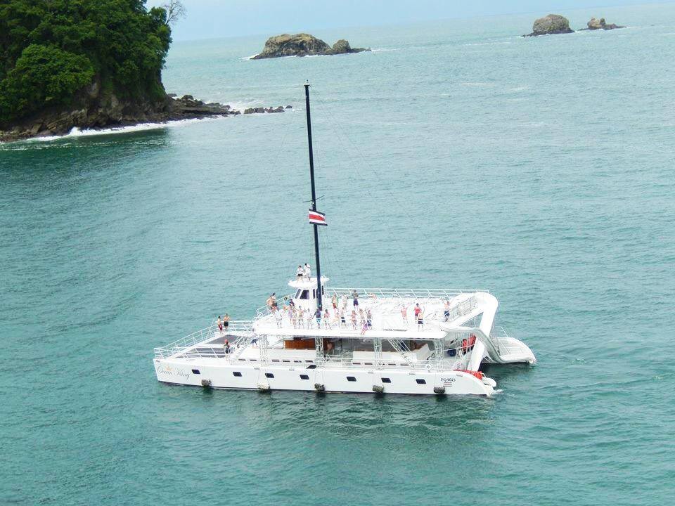 Catamarán Manuel Antonio - Image 8