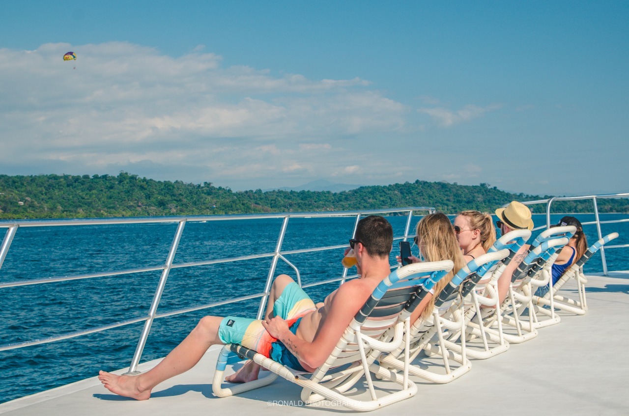 Catamarán Manuel Antonio - Image 9
